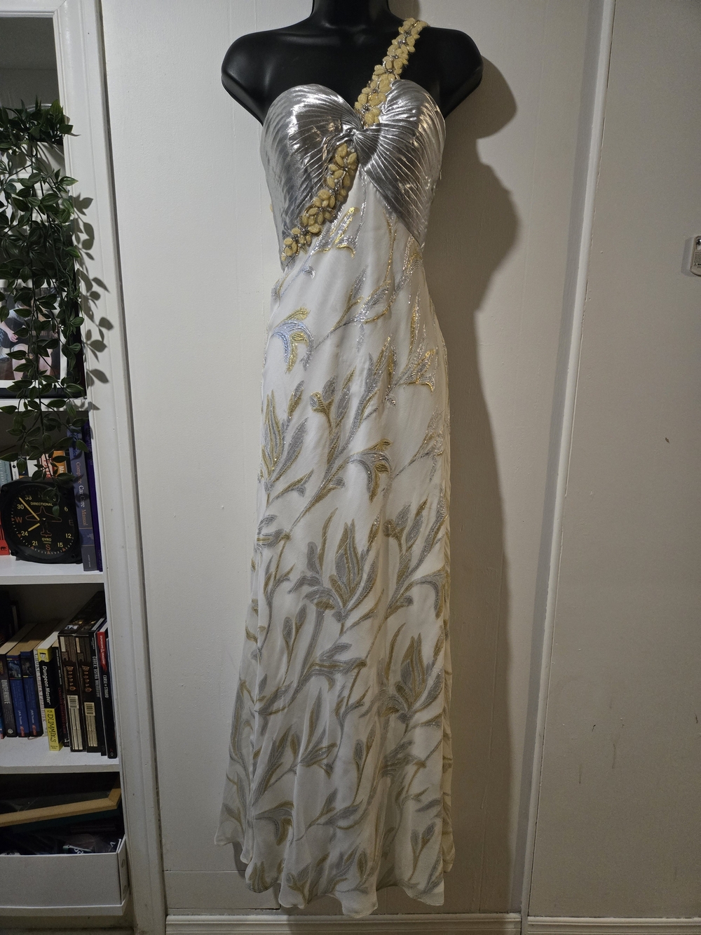 La Femme Metallic Silver & Yellow Embellished One-Shoulder Gown US 0